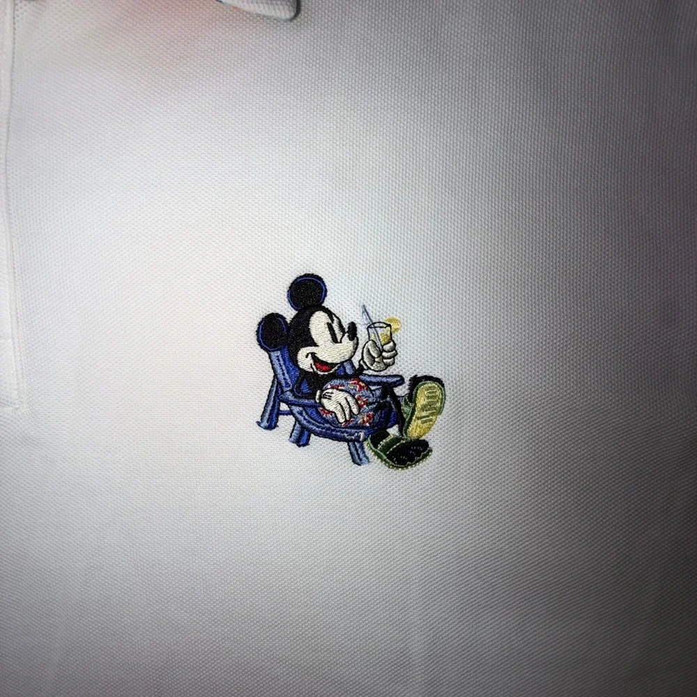 Tommy Bahama features or mouse